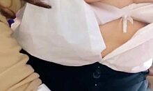 Porno de estudiantes utilizo a mi profesor como un dildo y brinco arriba de el hasta tener múltiples orgasmos y despertarlo con mis gemidos de putita