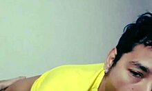 disfrutando de la deliciosa verga de este macho peludo a mamadas