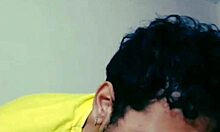 disfrutando de la deliciosa verga de este macho peludo a mamadas