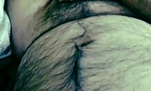 disfrutando de la deliciosa verga de este macho peludo a mamadas