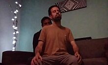 haciendo masajes y saboreando verga 😏