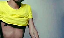 disfrutando de la deliciosa verga de este macho peludo a mamadas