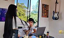 قصة البروفيسورة أنطونيلا تعلم طالب 18+ بثدييها الطبيعيين الكبار في درس خاص