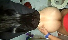 con la nueva empleada en el trabajo