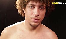 أسيطر على شرموطتي الصغيرة بزبي الكبير