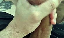 Novinho Twink Dotado Batendo Punheta in Solo Action