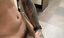 dotado tomando banho na academia spy