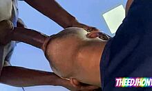 ثيدجوني ينحني يمص زب أب أخوه في POV