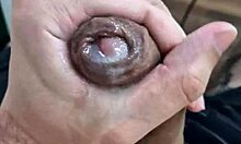 Novinho Twink Dotado Batendo Punheta in Solo Action