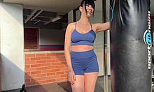 الجارة الجديدة تتبعني في الجيم وتخرب بابي الخلفي