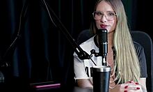 começou como modelo e virou estrela de vídeos quentes com mulheres - naty varga sheer red