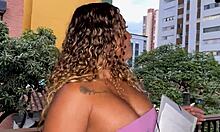 エボニー不動産屋カーラ・モレリが観光客ブライアン・エヴァンスを誘惑して騎乗位