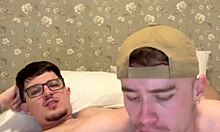 nerd pauzudo tira virgindade do colega agora