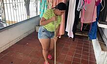 hey, mi hijastra tiene un culo grande y blanco, quieres verlo mientras follo?