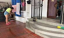 hey, mi hijastra tiene un culo grande y blanco, quieres verlo mientras follo?