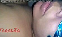 Гледам я да я взема грубо отзад, домашно латино стил