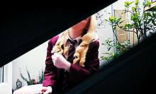 Brittisk tonåring suger äldre främlings kuk!