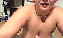 Amber's just chilling on her knees, giving daddy a blowjob at home.