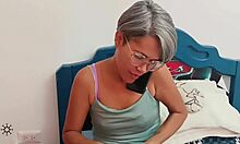 Yo, mój przybrany brat złapał mnie podczas wideorozmowy, jak się dotykam, i dołącza!