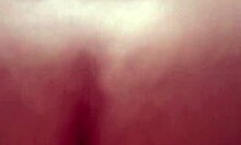 novinha magrinha do rabo grande brincando com idoso sentando na pica do velho