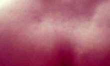 novinha magrinha do rabo grande brincando com idoso sentando na pica do velho