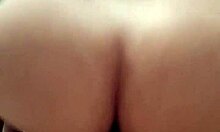 novinha magrinha do rabo grande brincando com idoso sentando na pica do velho