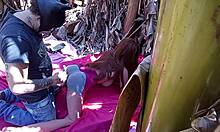 Estorano um cusinho sex toy outdoors