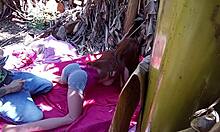 Estorano um cusinho sex toy outdoors