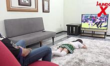 هي تنيك أب صديقتها بعد التدريب