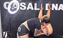 Tatuadora Chupa O Cu De Cliente Fisiculturista Até Ela Gozar Na Sua Boca