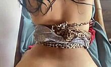 Me enseña su sexy bikini y me la follo después de la playa