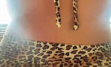 Me enseña su sexy bikini y me la follo después de la playa