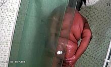 camera escondida madrasta safada gordinha gravada tomando vanho com tetas naturais enormes