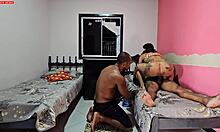 Жена получила огромный сюрприз с двумя порциями в жопе