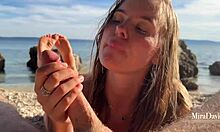 Жёсткий трах на публичном пляже, открывая дикий сезон секса