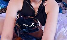 אוי, מתאמנת על דיפטרוט בוובקאם... כל כך חמה!