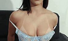 A morena gostosa val mineirinha vai te seduzir with big natural tits young babe