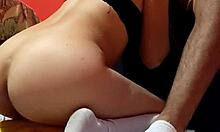 colegiala video casero montando a maestro de clases con su uniforme rompiendo el culito