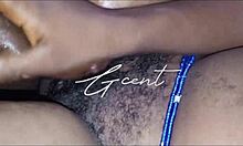 סטודנטית צעירה נותנת מציצה מדהימה במעונות, זרע בפה