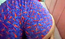 אני משוגע מהתחת הברזילאי הענק של העוזרת