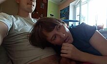 Ukrainalainen milf hallitsee suihinoton ja koiratyylin emättimen ja perseenhallinnan kanssa