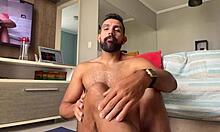 Dan Sanches is live streaming his daily workout routine, flashing his muscular body 😎