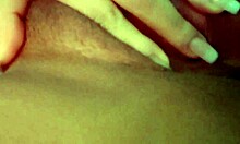 Gostosa Rubbing Herself Wild in Solo Session - Parte 2