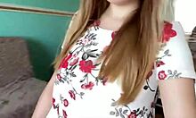 Hey cutie, how do you finger that pussy to squirt so much?