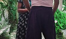 Приятелката се наслаждава на гореща сесия на открито