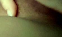 Gostosa Rubbing Herself Wild in Solo Session - Parte 2