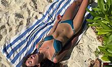 Čural jsem na šokovanou holku na veřejné pláži minulé léto