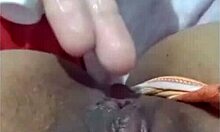 o primo do meu marido me viu batendo ciririca, chamei ele pra dar gostoso