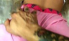 Perverso marido obcecado pela buceta apertada da boneca sexual da enteada