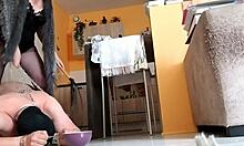 Maîtresse Kantalis domination session